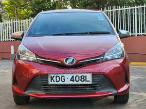 Toyota Vitz 2015 Maroon