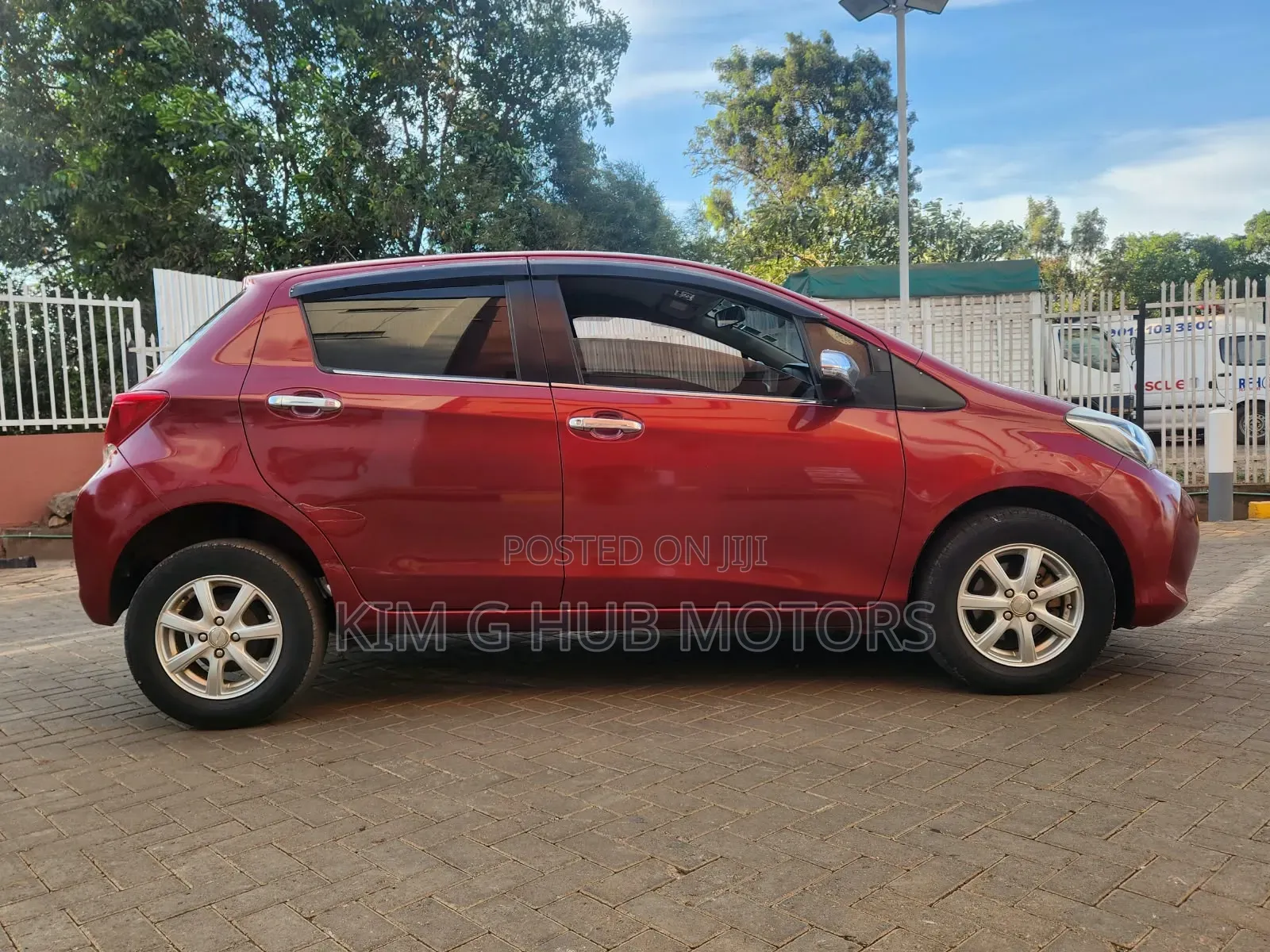 Toyota Vitz 2015 Maroon