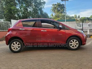 Toyota Vitz 2015 Maroon