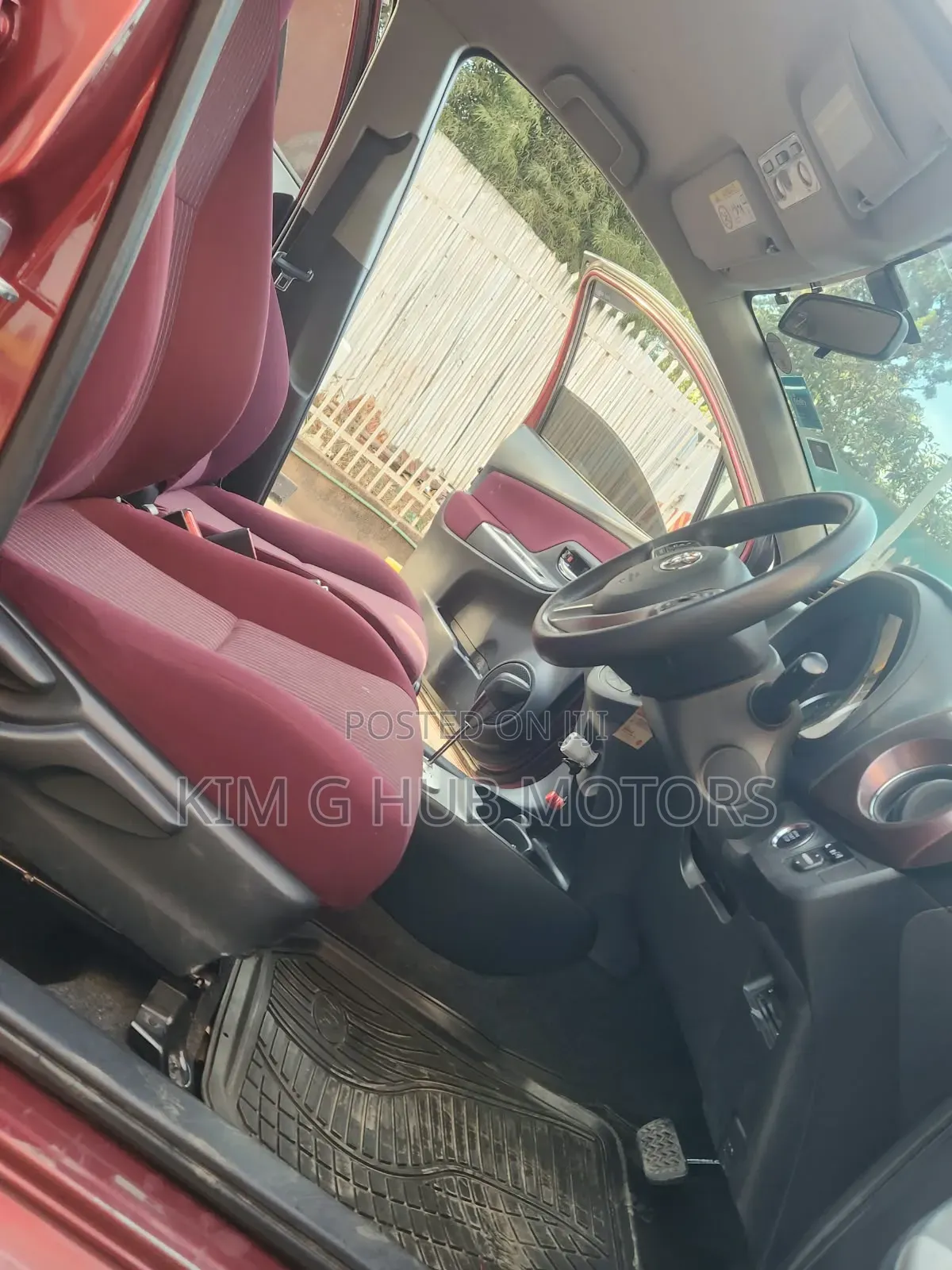 Toyota Vitz 2015 Maroon