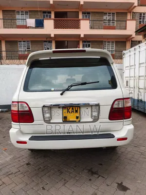 Toyota Land Cruiser 2005 White