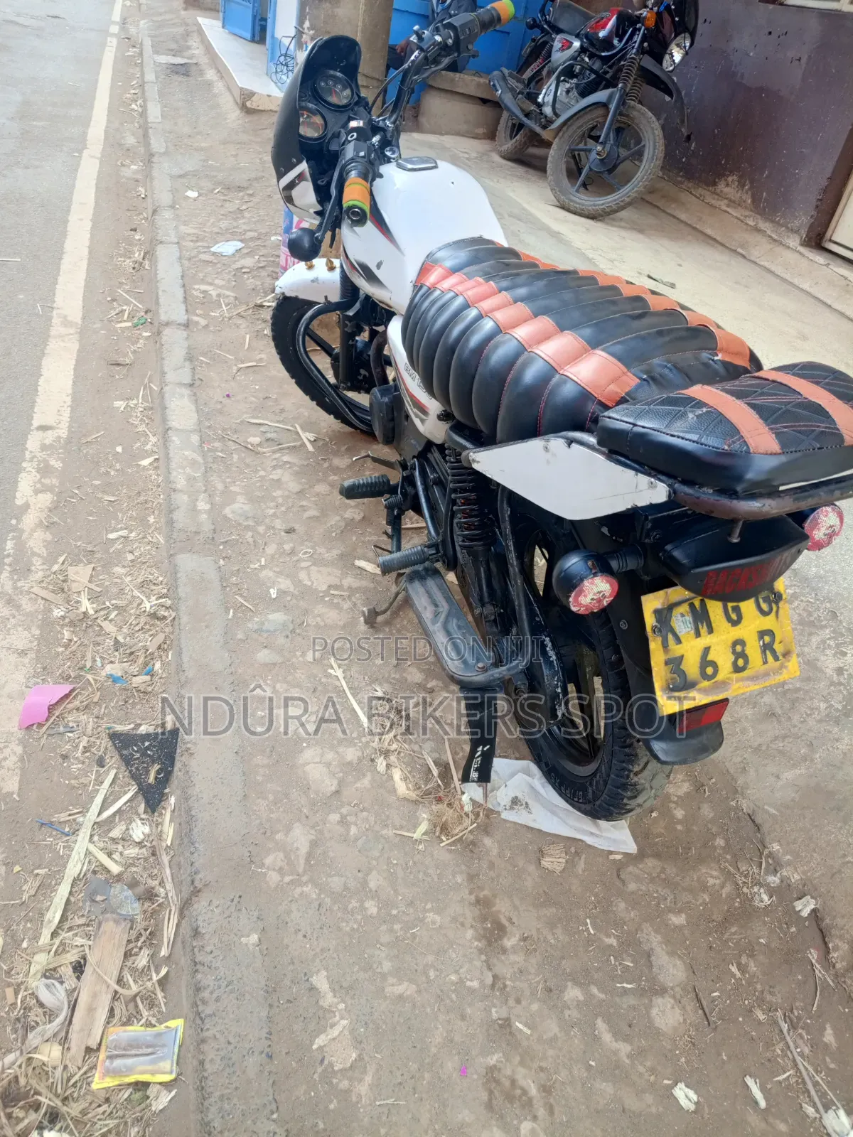 Bajaj Boxer 150 UG 2024 White