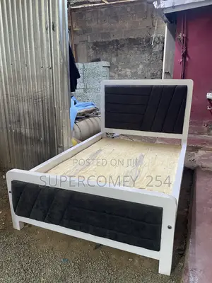 Finely Patterned 4/6 Mocket Bed Design