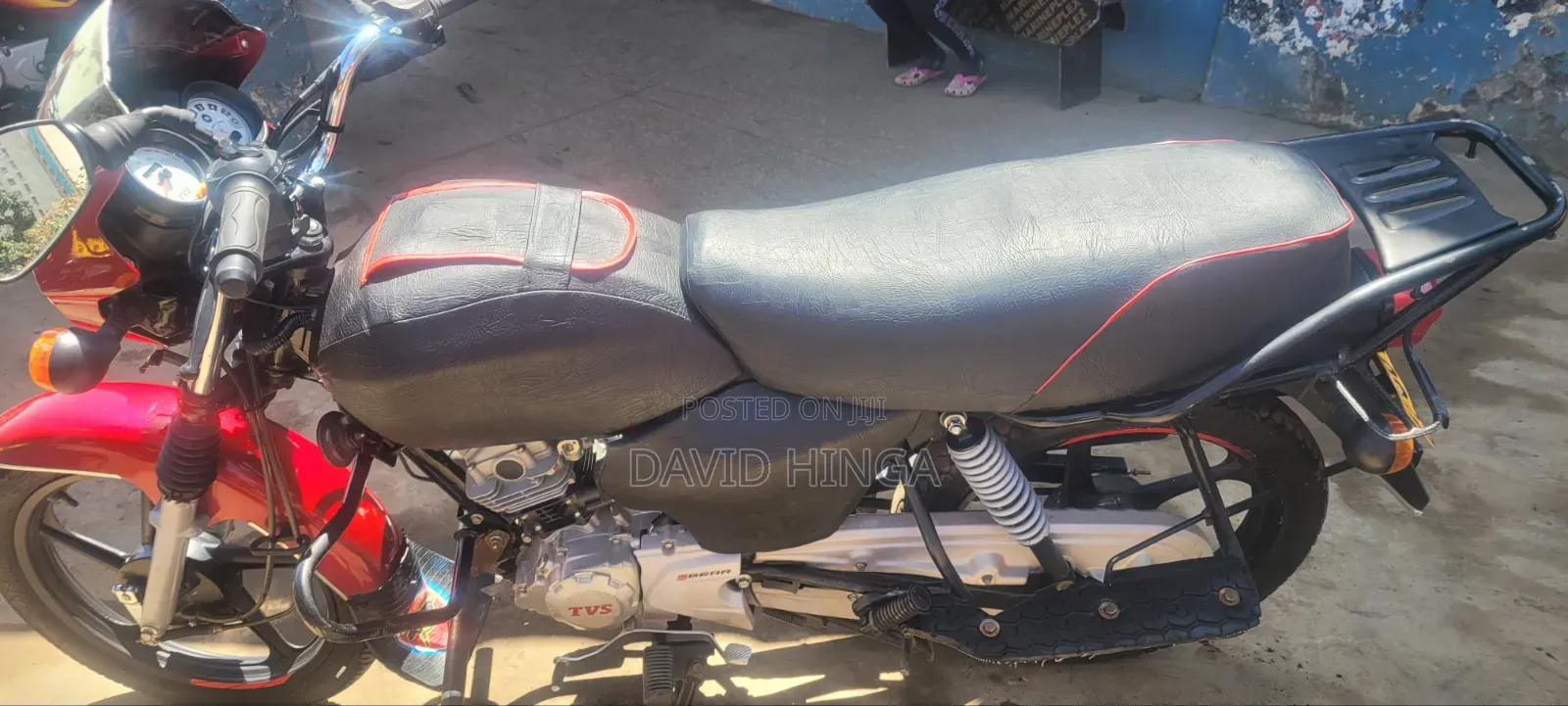 TVS HLX 125 2025 Red