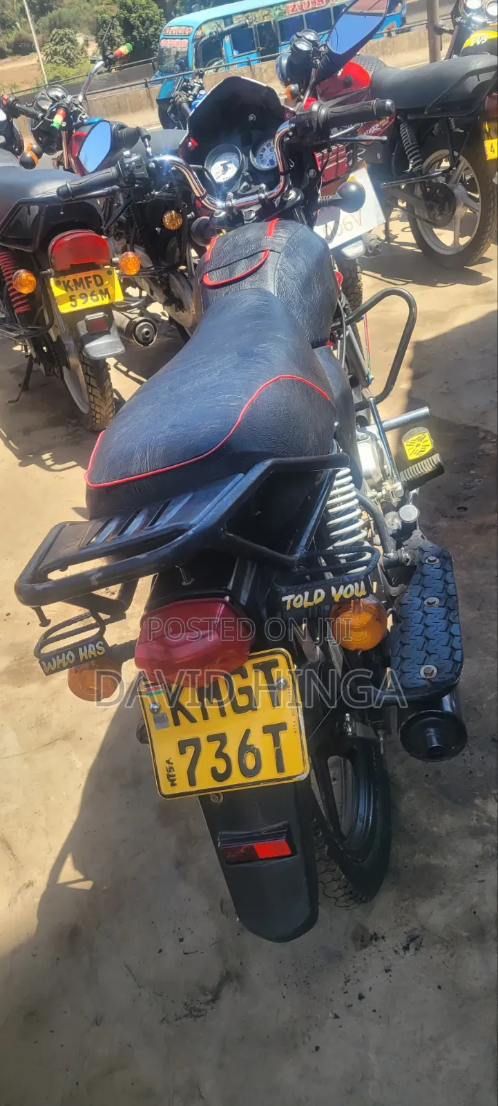 TVS HLX 125 2025 Red