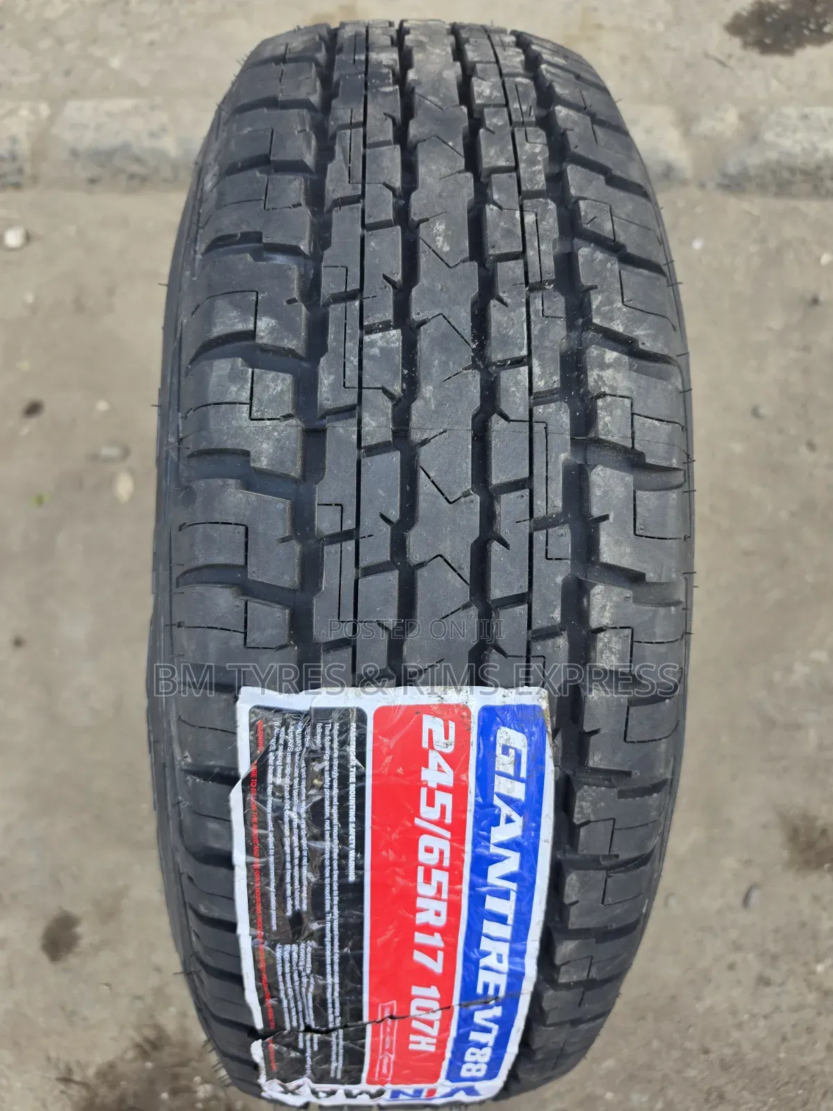 245 /45 R17 Vinmax