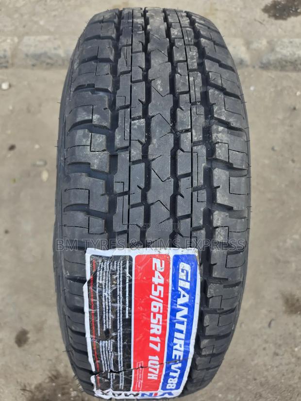 245 /45 R17 Vinmax - main view