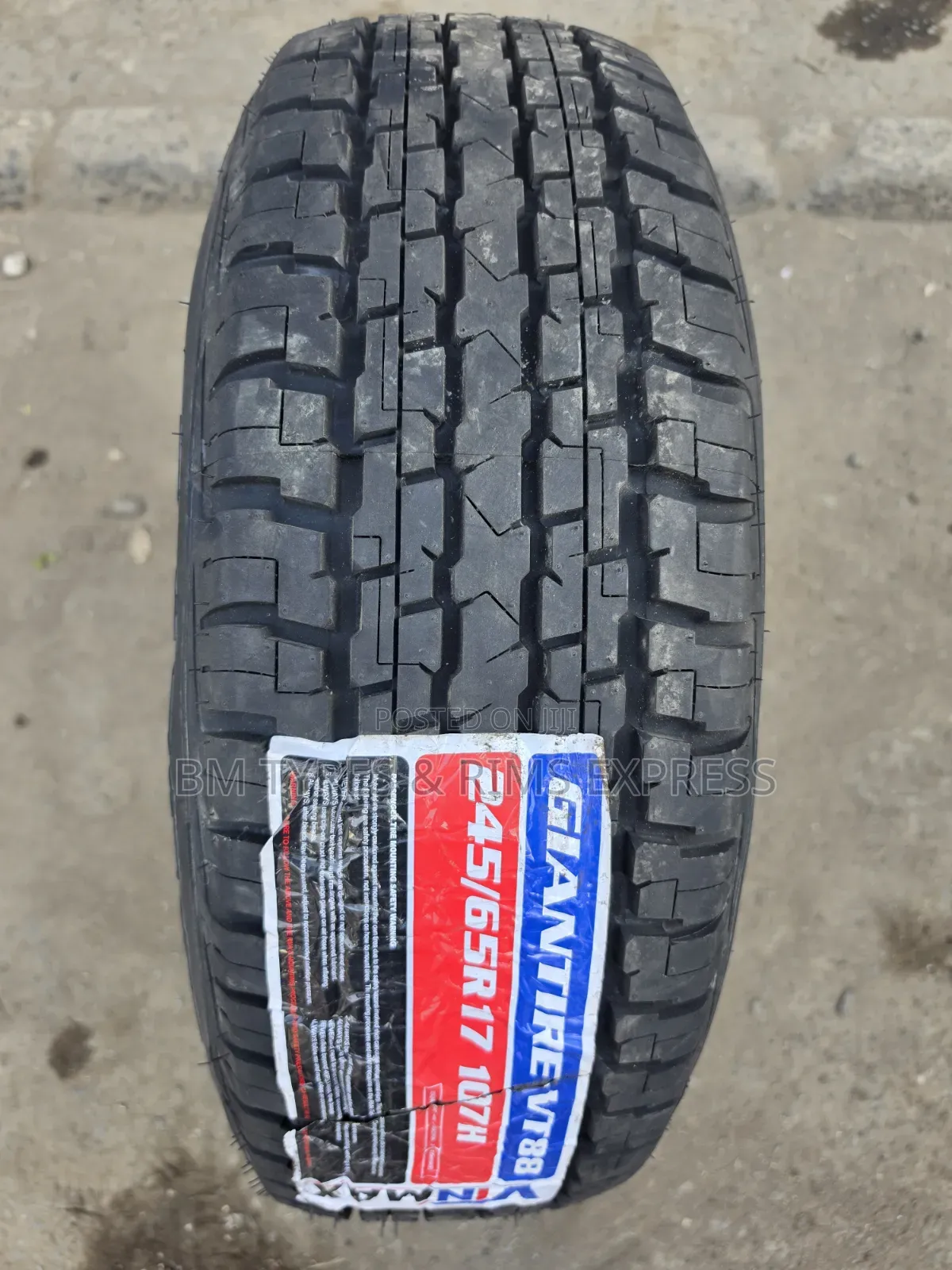 245 /45 R17 Vinmax