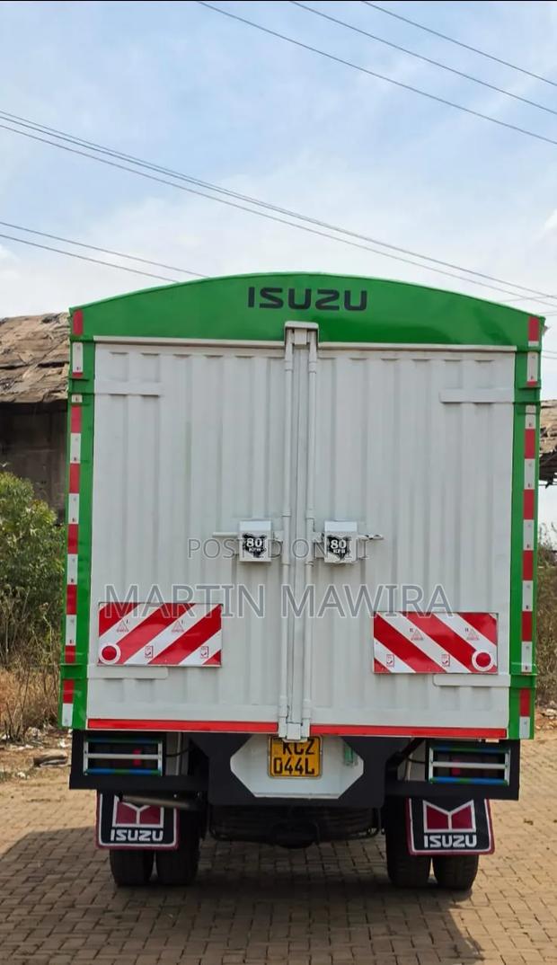 Isuzu NPR 2020 White - thumbnail 8