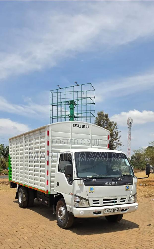 Isuzu NPR 2020 White - thumbnail 10