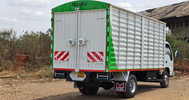 Isuzu NPR 2020 White - thumbnail 13