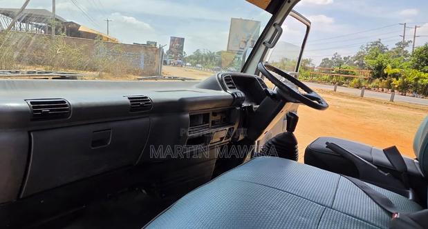 Isuzu NPR 2020 White - thumbnail 15