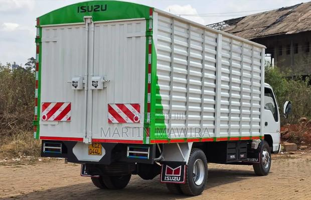 Isuzu NPR 2020 White - thumbnail 6