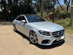 Mercedes-Benz E200 2017 Blue