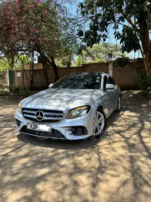 Mercedes-Benz E200 2017 Blue