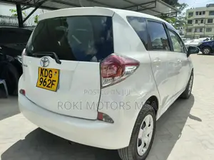 Toyota Ractis 2014