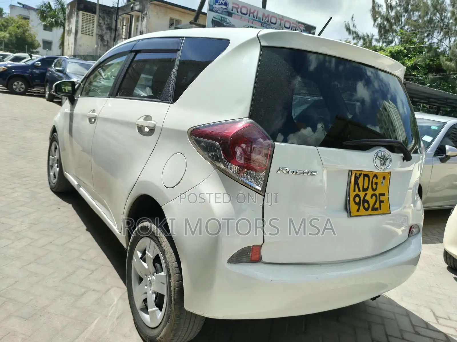 Toyota Ractis 2014