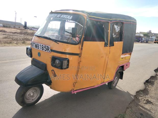 Piaggio Scooter 2019 Yellow - thumbnail 5