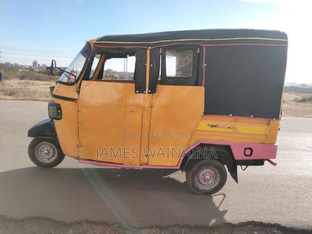 Piaggio Scooter 2019 Yellow - thumbnail 6