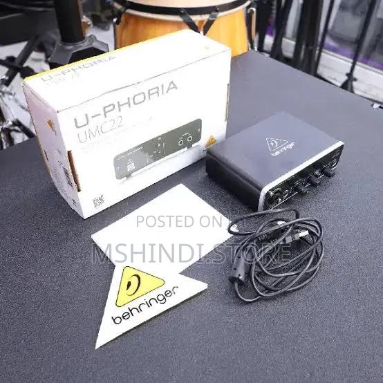 Behringer U-Phoria UMC22 Audio Interface - thumbnail 3