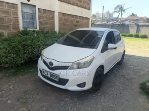 Toyota Vitz 1.3 FWD 5dr 2013 White