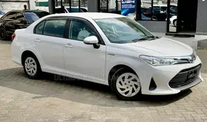 Toyota Axio 1.5 Hybrid 2WD 2019 White