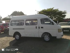 Nissan Caravan 2004 White