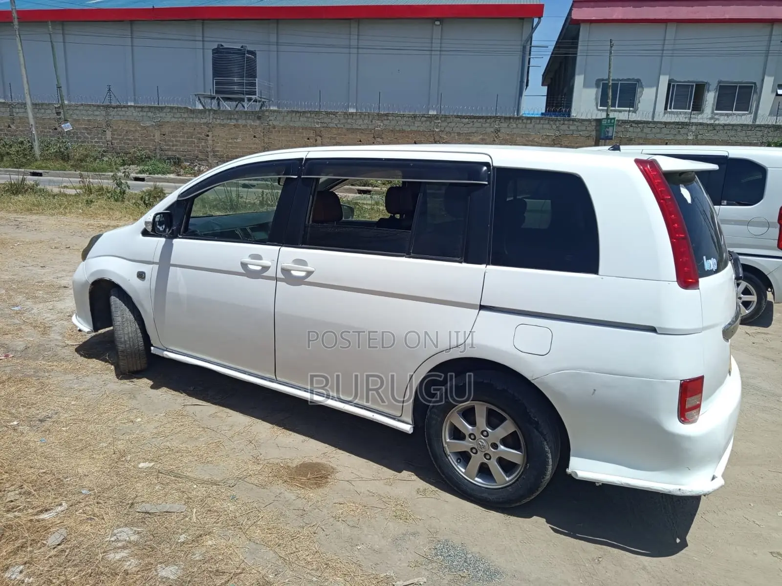 Toyota ISIS 2009 White