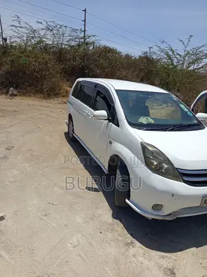 Toyota ISIS 2009 White