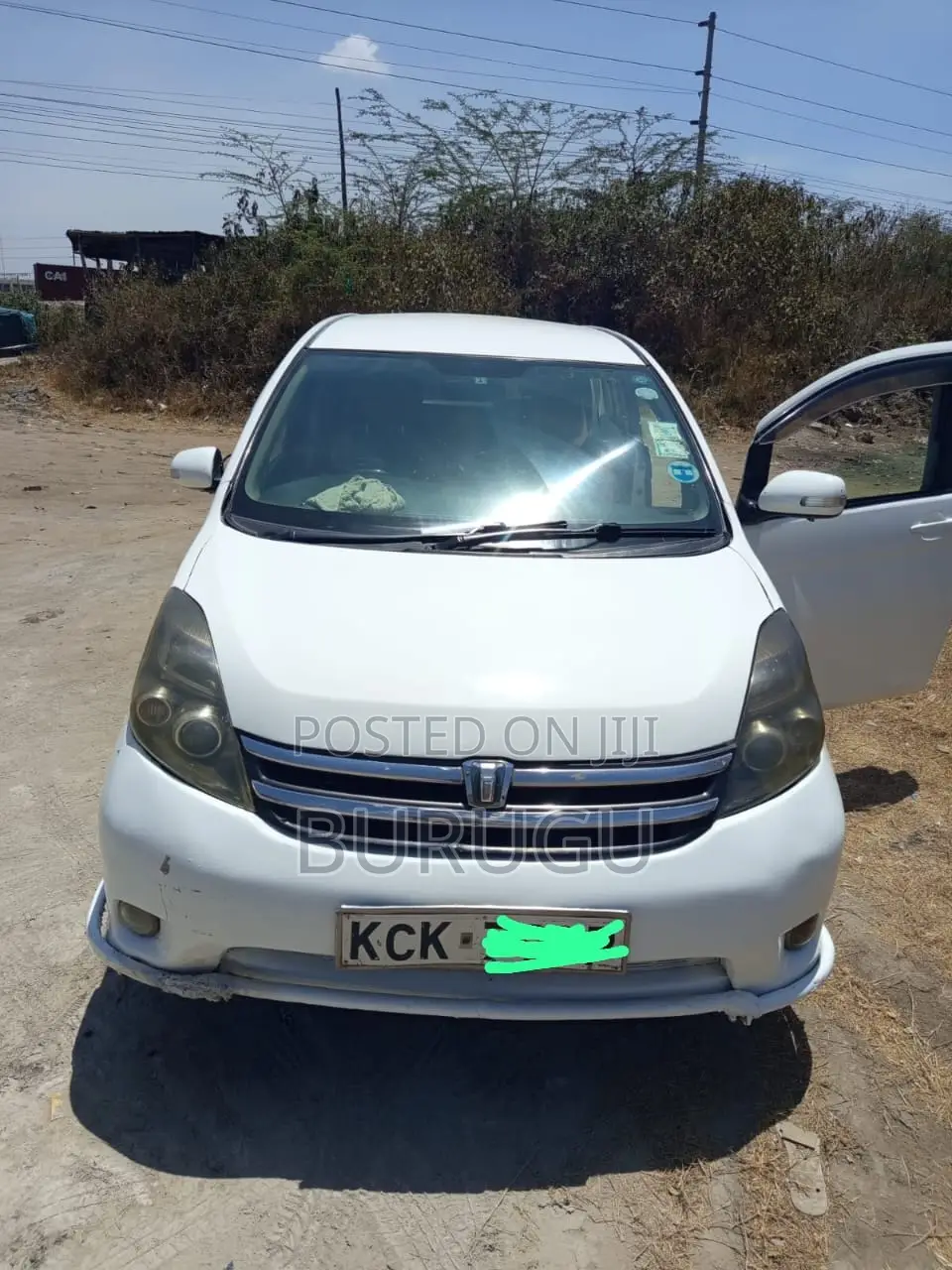 Toyota ISIS 2009 White