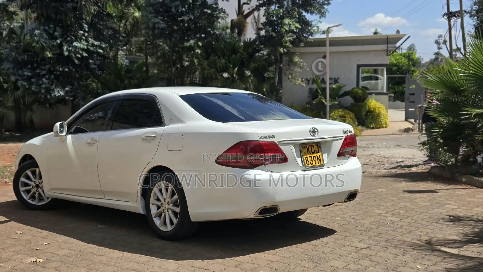 Toyota Crown 2009 White