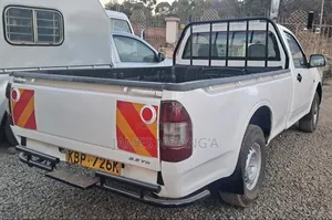 Isuzu D-MAX 2010 White