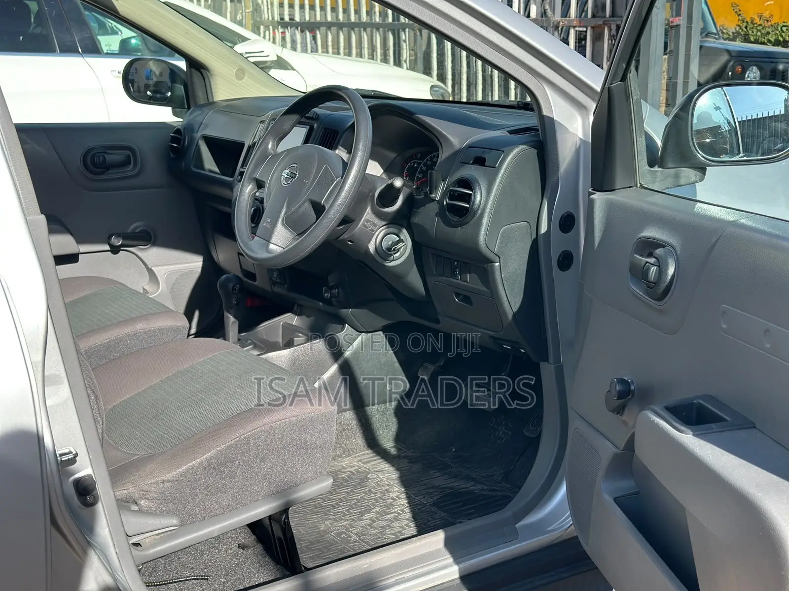 Nissan Advan 2019 Silver