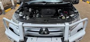 Mitsubishi Pajero Sport 2022 White