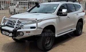 Mitsubishi Pajero Sport 2022 White