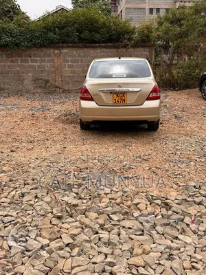 Nissan Tiida 2009 Gold