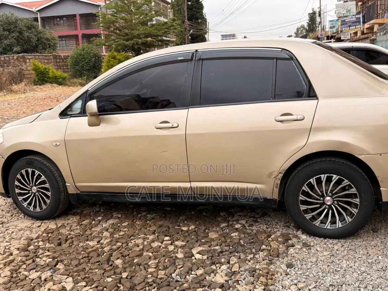 Nissan Tiida 2009 Gold