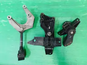 Toyota Passo Sette Engine Mount.