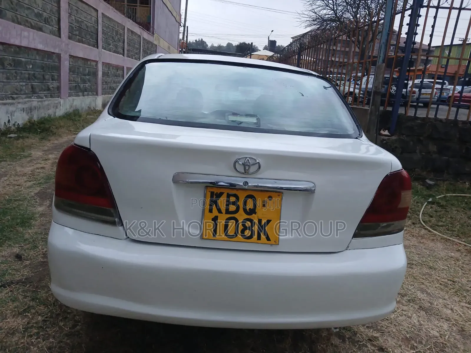 Toyota Platz 2000 White