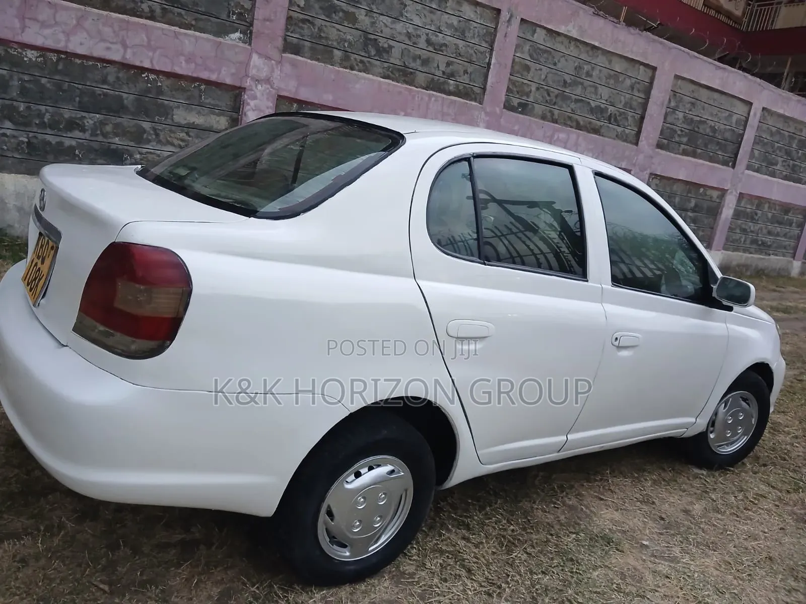 Toyota Platz 2000 White