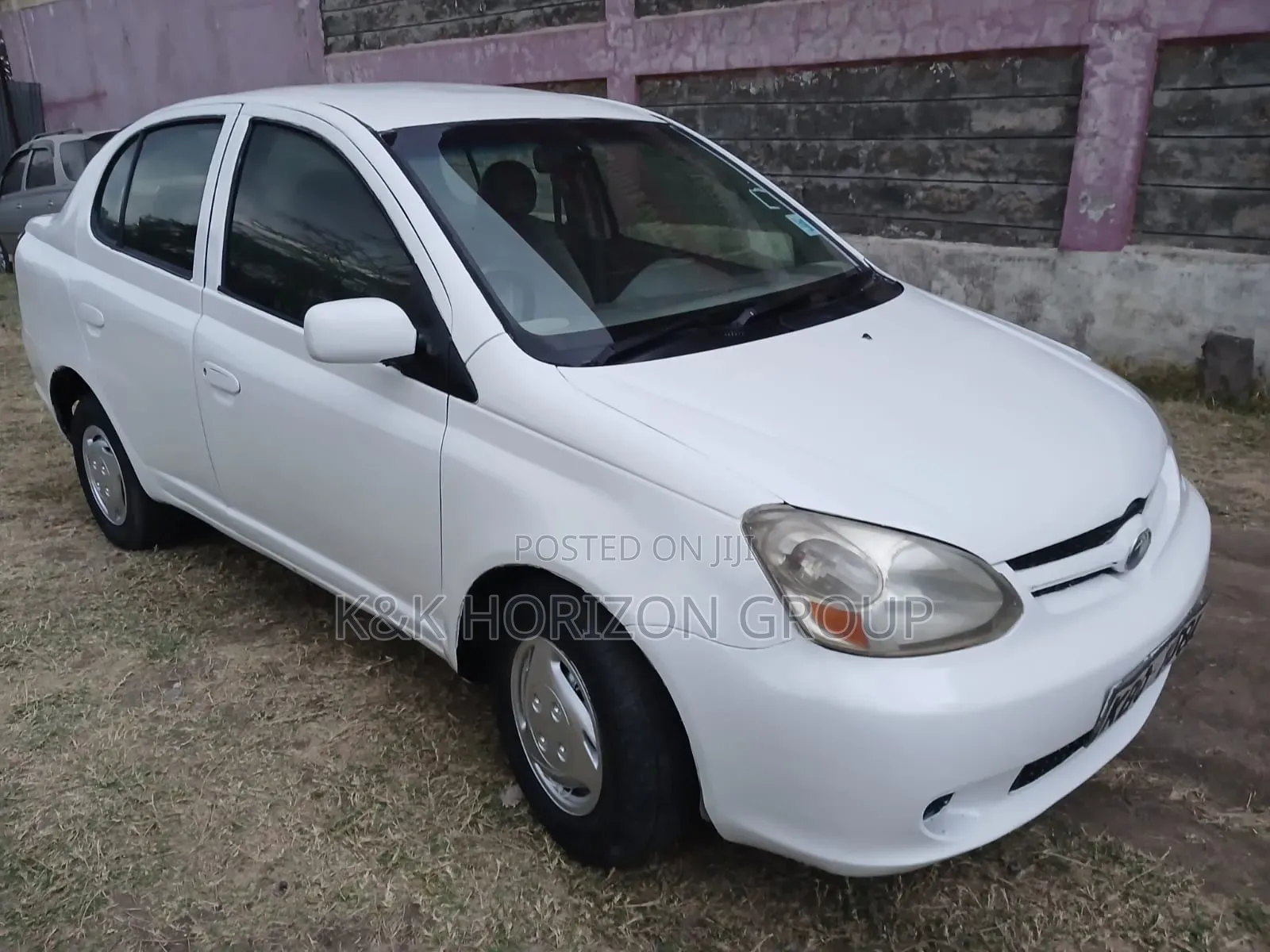 Toyota Platz 2000 White