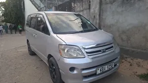 Toyota Noah 2.0 158hp FWD (8 Seater) 2008 Silver
