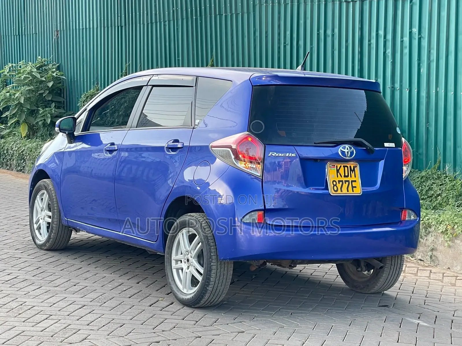 Toyota Ractis 2016 Blue