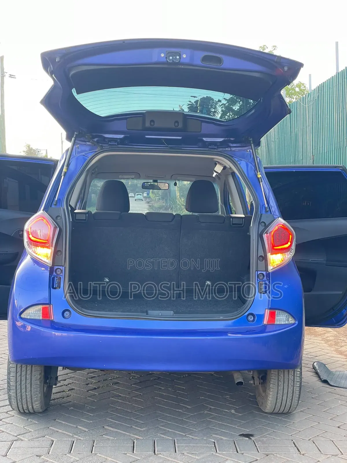 Toyota Ractis 2016 Blue
