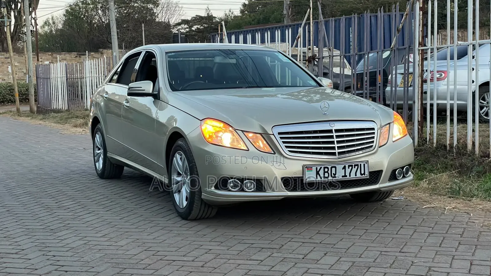 Mercedes-Benz E300 2011 Beige