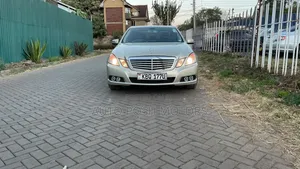 Mercedes-Benz E300 2011 Beige