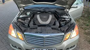 Mercedes-Benz E300 2011 Beige