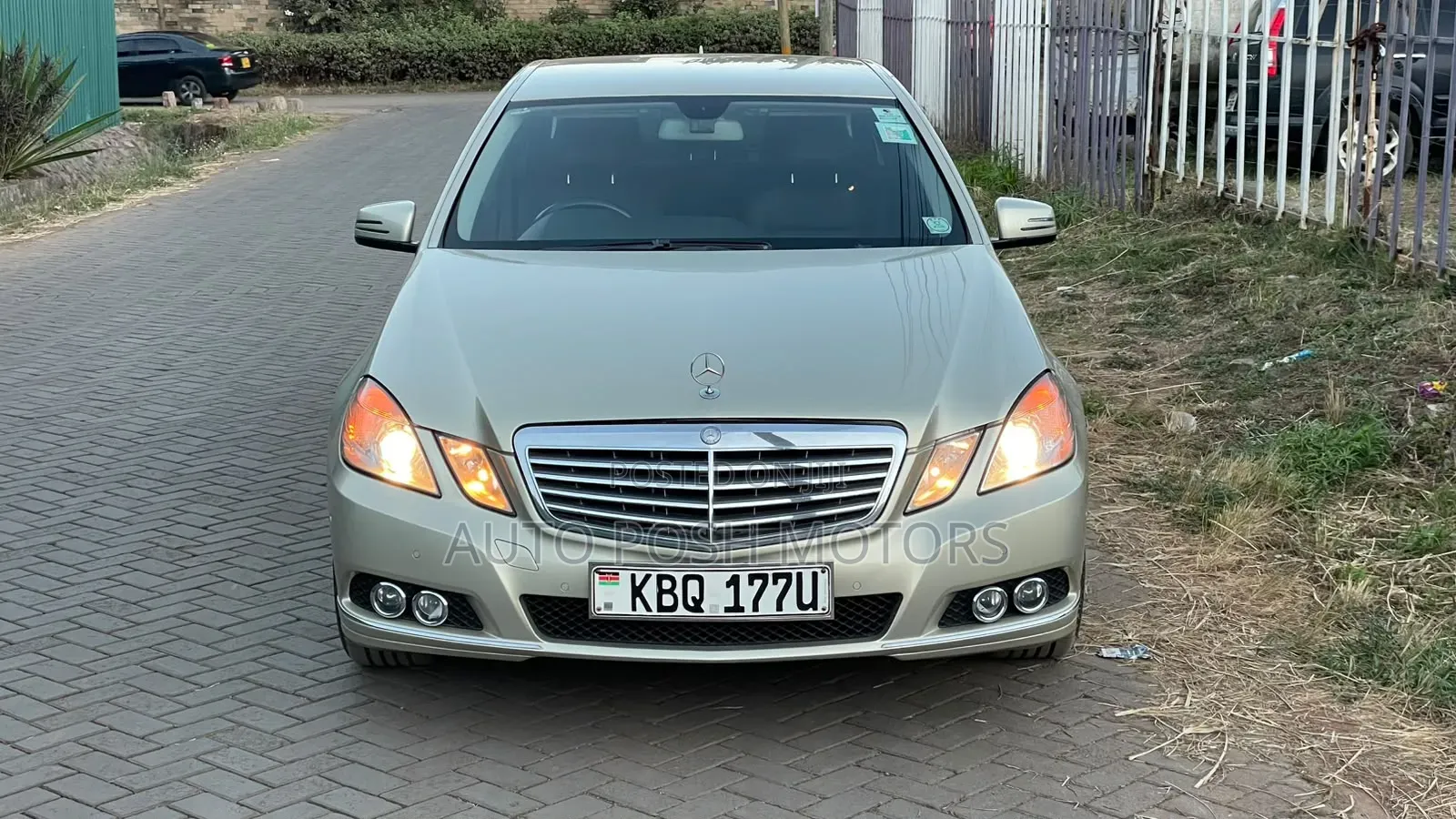 Mercedes-Benz E300 2011 Beige