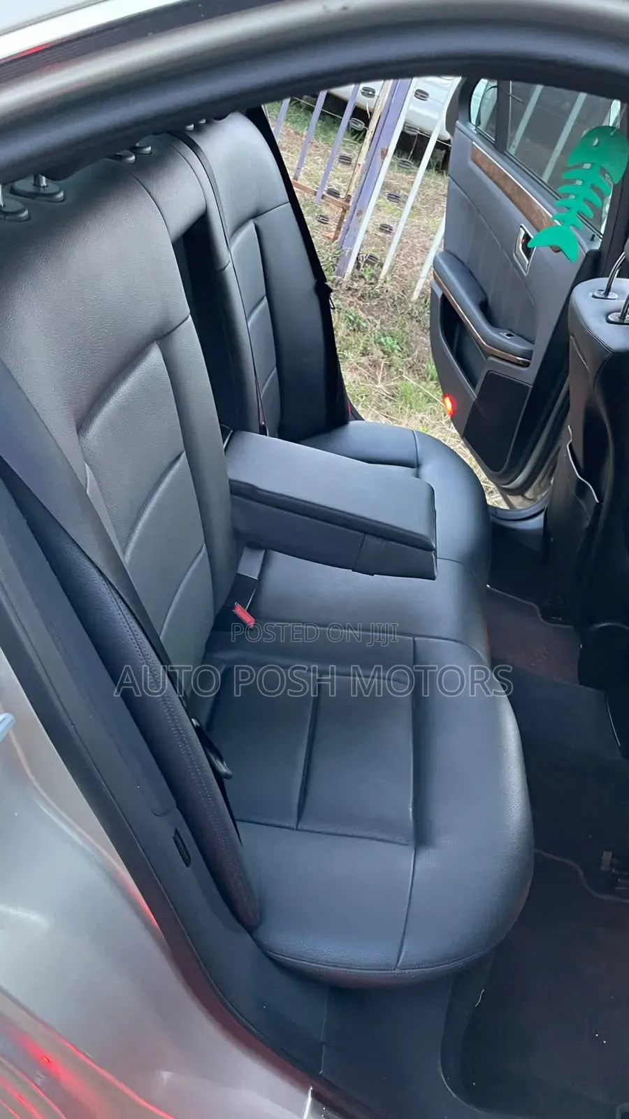 Mercedes-Benz E300 2011 Beige