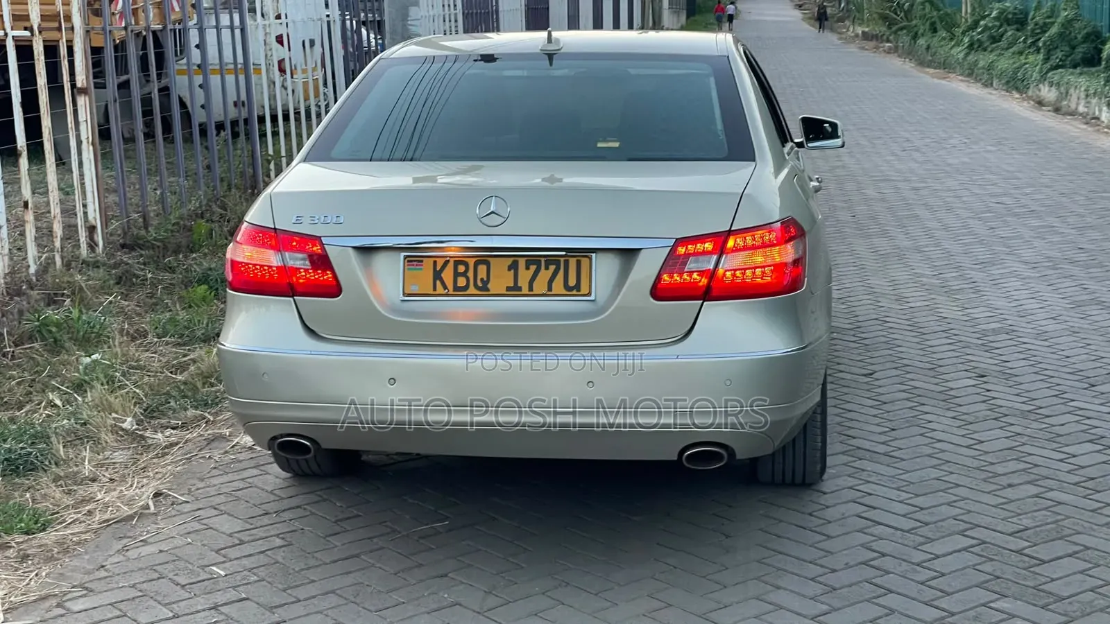 Mercedes-Benz E300 2011 Beige